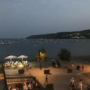 https://roques-casa-en-primera-linea-de-mar-en-cadaques.topcostabravahotels.com