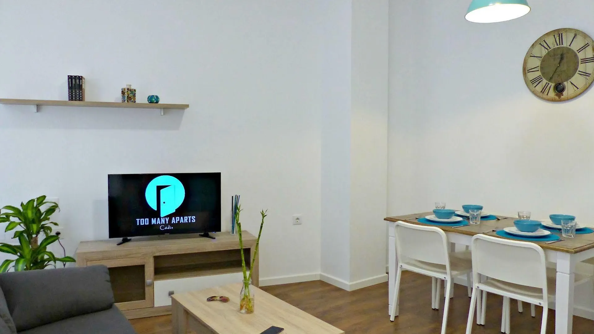 Too Many Aparts Apartment Cadiz Spain